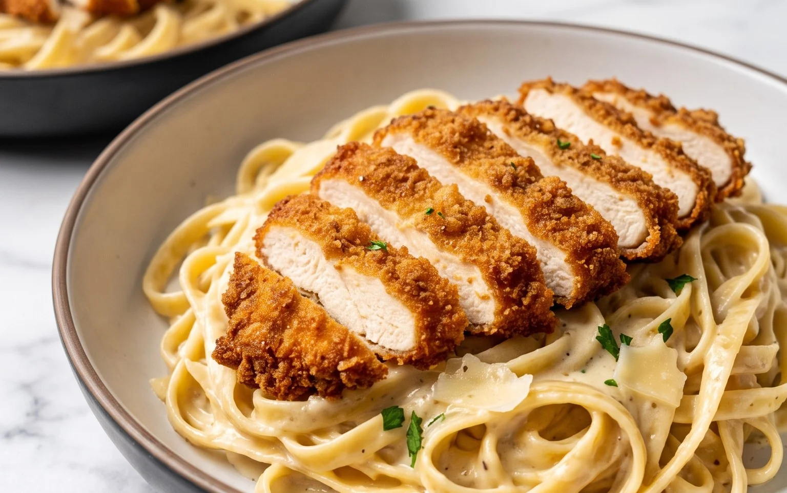 Crispy Chicken Fettuccine Alfredo : crémeux et croustillant